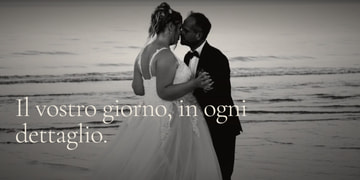 L’apertura del sito di Reportage Matrimonio: due sposi in bianco e nero sul mare e il titolo «Il vostro giorno, in ogni dettaglio.».